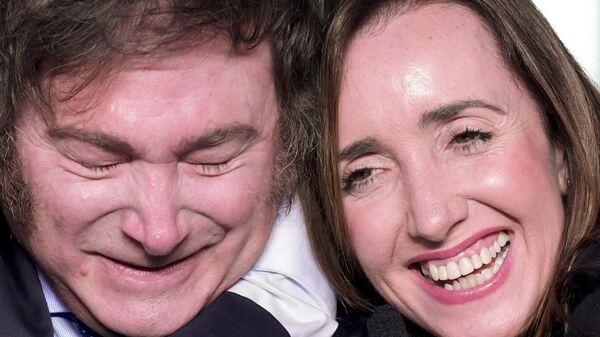 Javier Milei, presidente da Argentina, ao lado da vice, Victoria Villarruel, em Buenos Aires, em 13 de agosto de 2023 - Sputnik Brasil