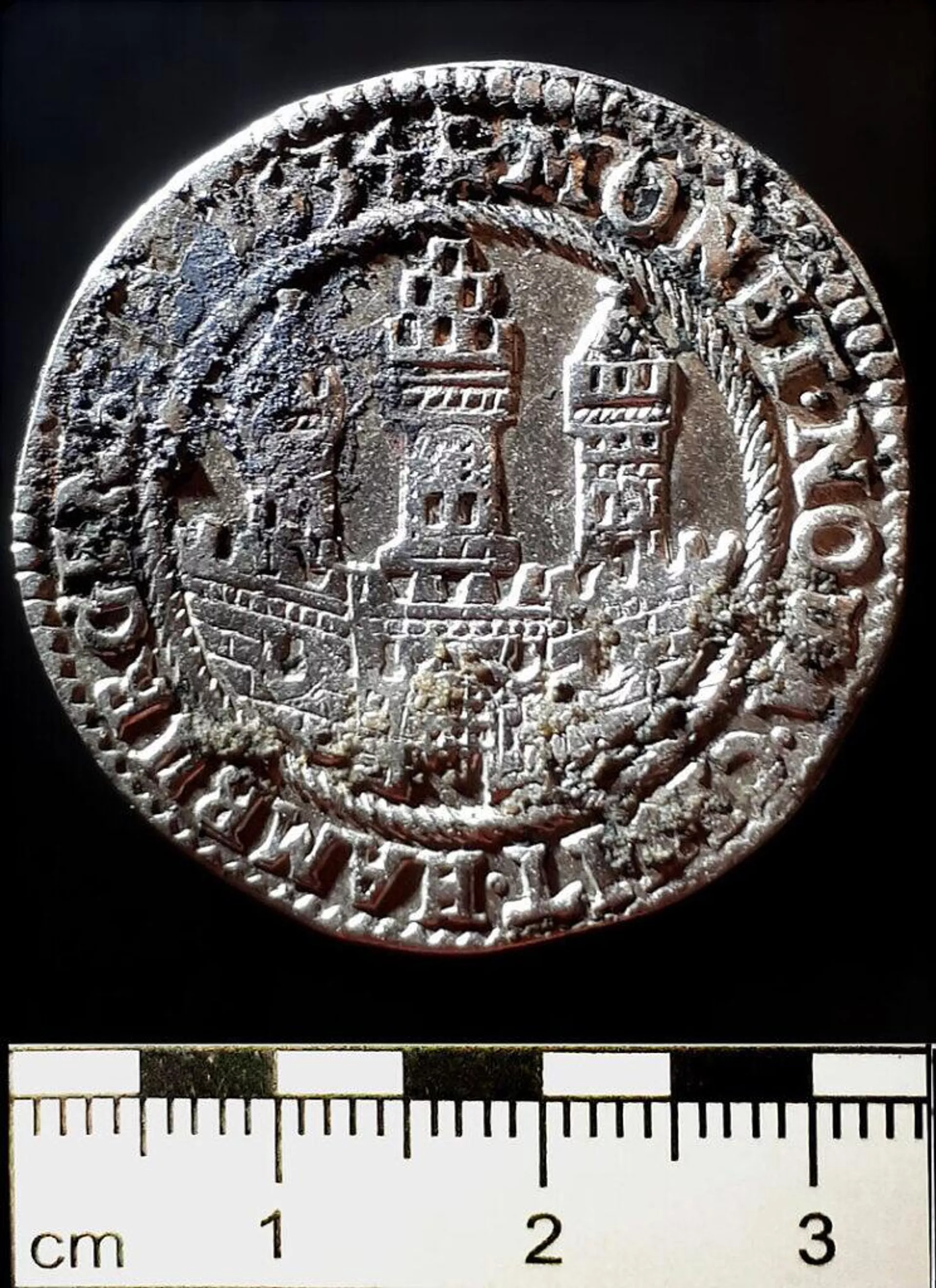 Moedas de prata encontradas durante escavações em Brandenburg, Alemanha. - Sputnik Brasil, 1920, 24.07.2025