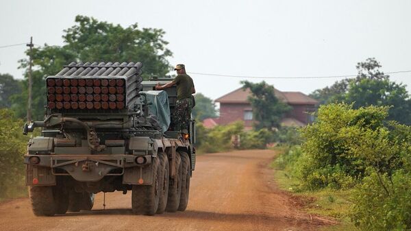 🪖 Combates na fronteira entre Camboja e Tailândia continuam - Sputnik Brasil