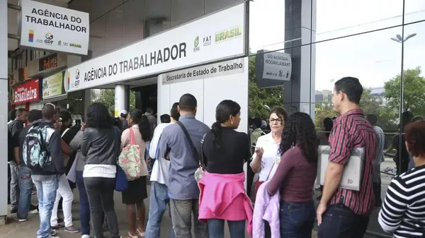 IBGE vai revisar dados históricos de desemprego com base no Censo 2022 - Sputnik Brasil