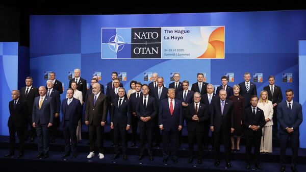 Chefes de Estado e de governo da OTAN posam para foto de grupo durante a Cúpula da OTAN em Haia. Países Baixos, 25 de junho de 2025 - Sputnik Brasil