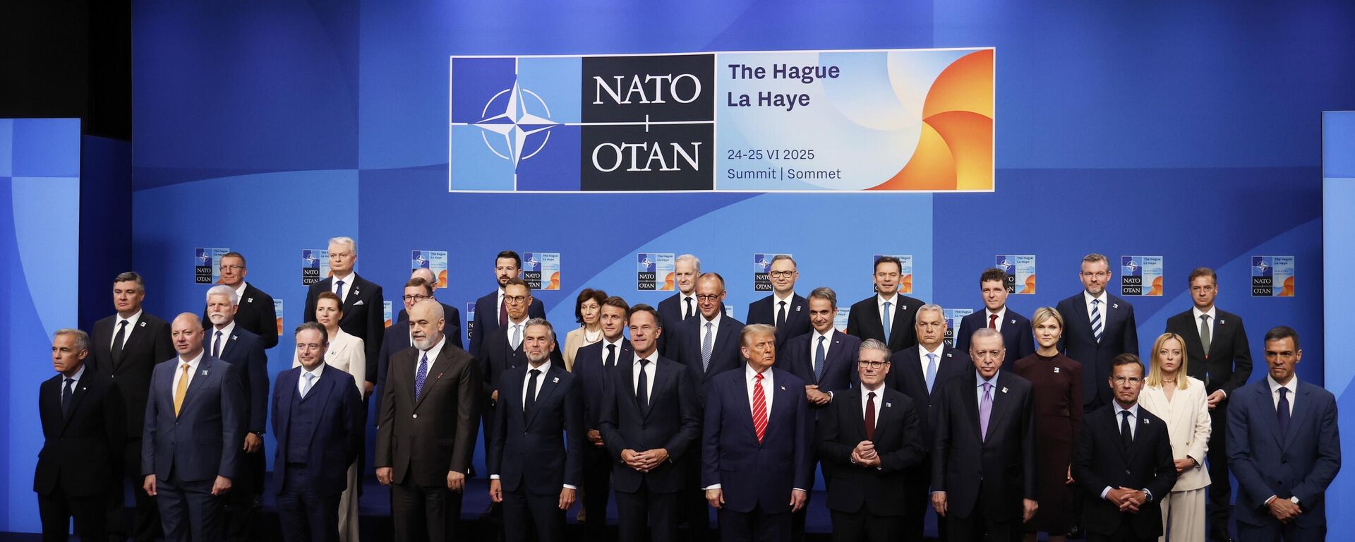 Chefes de Estado e de governo da OTAN posam para uma foto de grupo durante a cúpula da OTAN em Haia, nos Países Baixos. 25 de junho de 2025.  - Sputnik Brasil, 1920, 18.09.2025