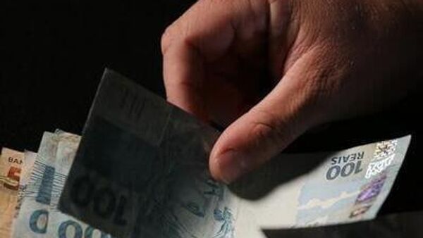 Governo gasta mais do que arrecada, e rombo fiscal sobe 15% em um ano - Sputnik Brasil