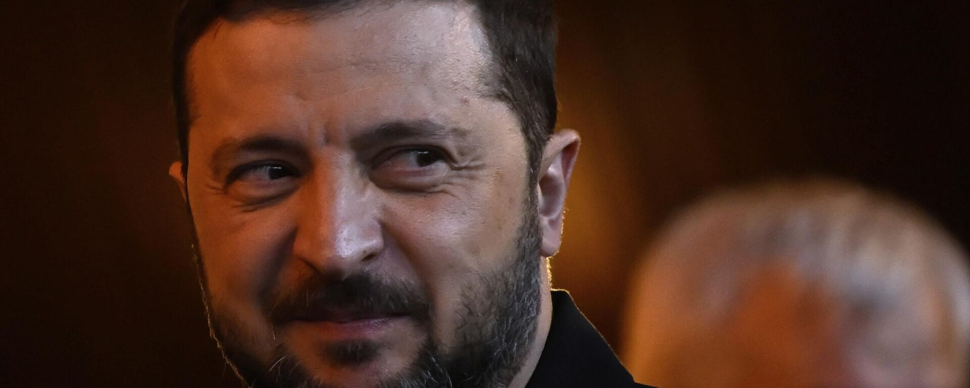 Vladimir Zelensky chega ao Conselho da Europa para assinar os instrumentos legais necessários para instaurar o Tribunal Especial para o Crime de Agressão contra a Ucrânia, em Estrasburgo. França, 25 de junho de 2025 - Sputnik Brasil, 1920, 14.11.2025