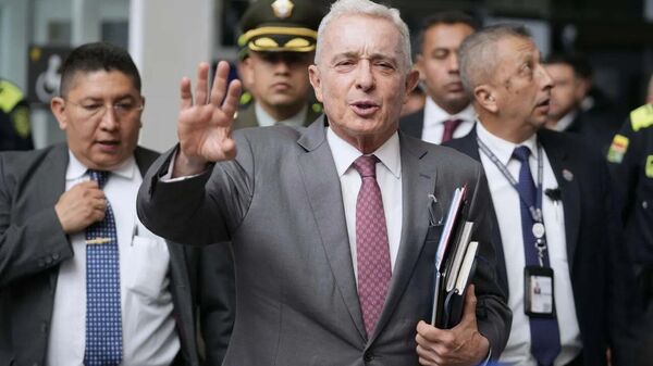 O ex-presidente colombiano Álvaro Uribe - Sputnik Brasil