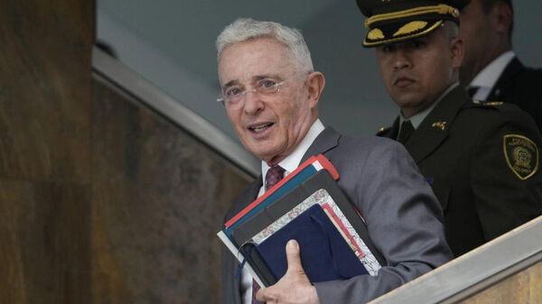 Uribe vai recorrer da condenação a 12 anos de prisão domiciliar - Sputnik Brasil