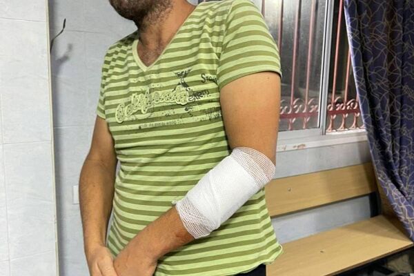 ‼ Um funcionário morreu e outros três ficaram feridos na manhã de domingo (3), no horário local, quando forças israelenses bombardearam a sede da Sociedade do Crescente Vermelho Palestino em Khan Yunis - Sputnik Brasil