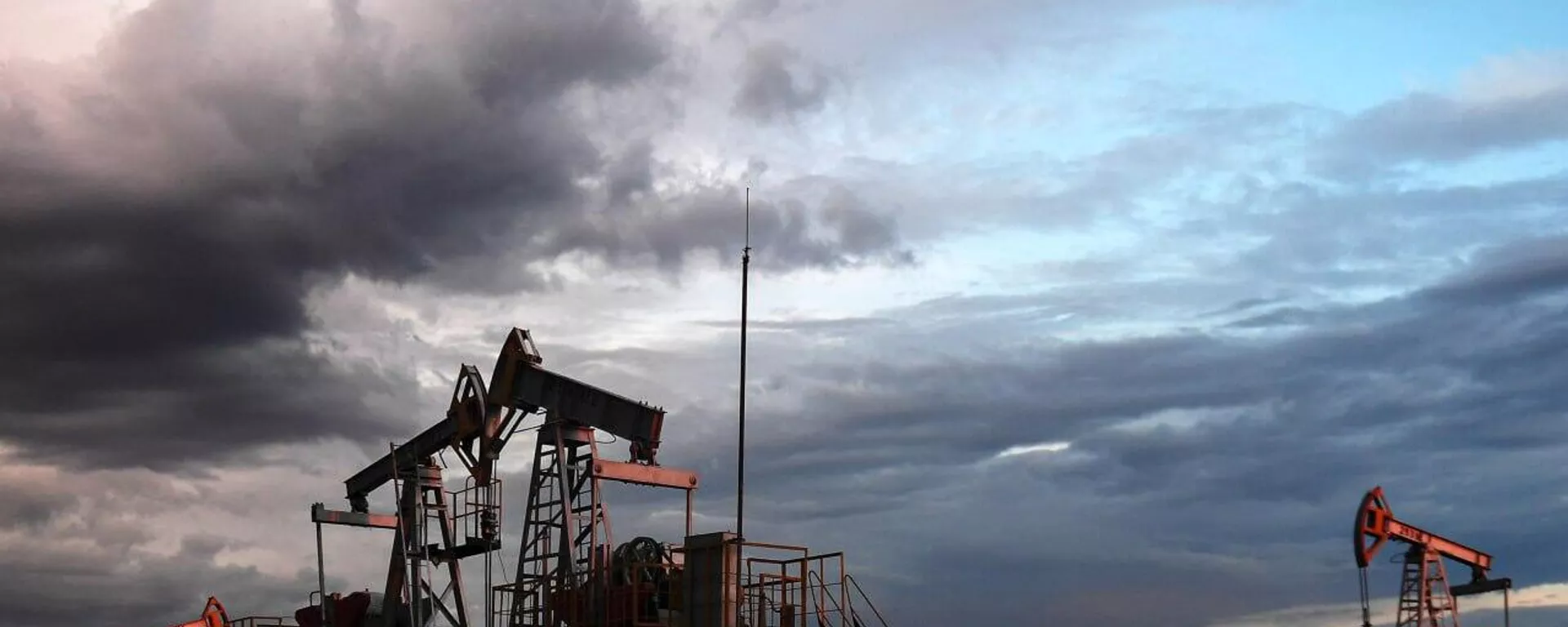 Brasil e Índia continuam a comprar petróleo russo, apesar das ameaças dos EUA - Sputnik Brasil, 1920, 14.11.2025