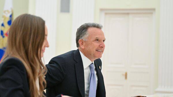 O enviado especial presidencial dos EUA, Steve Witkoff durante reunião com o presidente russo, Vladimir Putin, em 25 de abril de 2025 - Sputnik Brasil