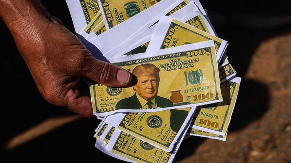 Movimentos sindicais e sociais protestam contra medidas econômicas do governo dos EUA contra o Brasil em frente à embaixada norte-americana em Brasília (DF). Brasil, 1º de agosto de 2025 - Sputnik Brasil