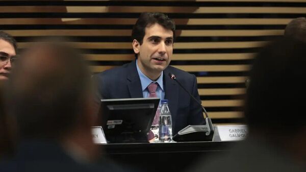 Galípolo defende Pix como ferramenta estratégica e reforça papel do Banco Central na gestão do sistema - Sputnik Brasil