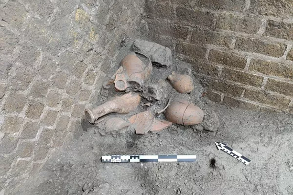 Recipientes de despensa de terracota, vestígios de assentamento pós-79 d.C. - Sputnik Brasil