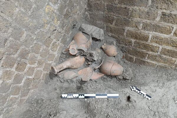 Recipientes de despensa de terracota, vestígios de assentamento pós-79 d.C. - Sputnik Brasil