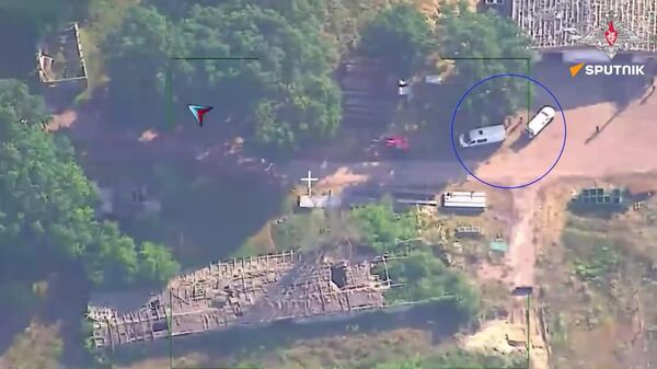 Míssil Iskander russo reduz as forças ucranianas em vários caminhões com armas e até 20 militares na região de Chernigov - Sputnik Brasil