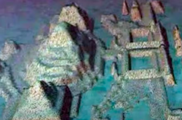 Imagens mostrando os supostos vestígios de uma civilização antiga submersa próximo de Cuba - Sputnik Brasil