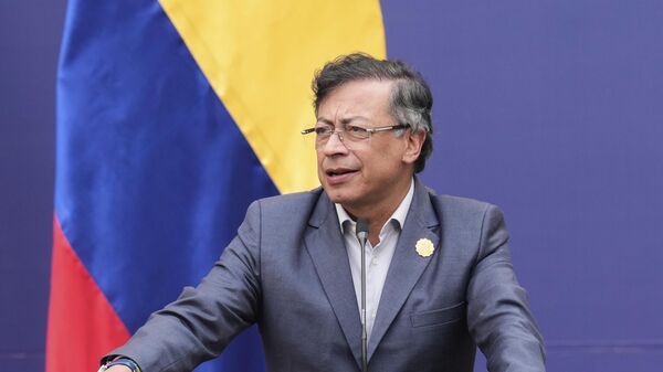O presidente da Colômbia, Gustavo Petro, faz uma declaração durante um fórum sobre democracia e multilateralismo no palácio de La Moneda, em Santiago, Chile, 21 de julho de 2025. - Sputnik Brasil