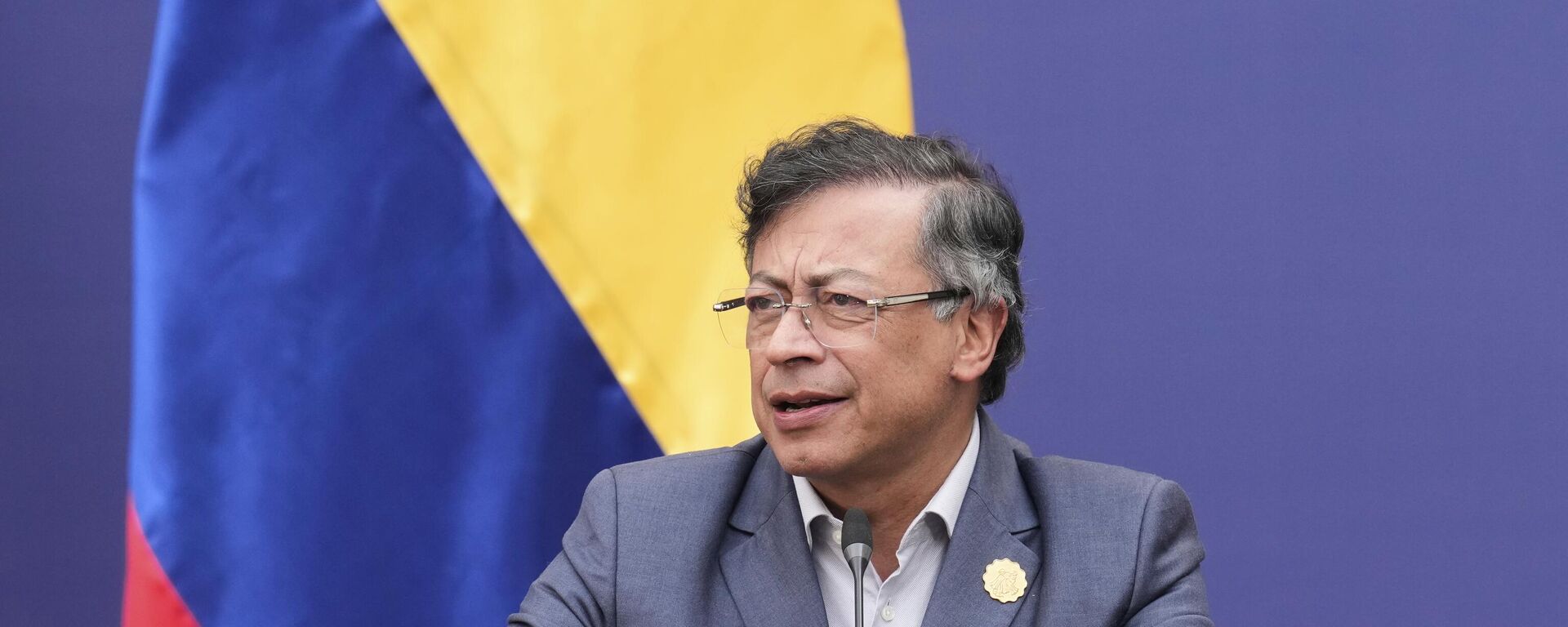 O presidente da Colômbia, Gustavo Petro, durante fórum sobre democracia e multilateralismo no Palácio de La Moneda, em Santiago. Chile, 21 de julho de 2025 - Sputnik Brasil, 1920, 20.10.2025