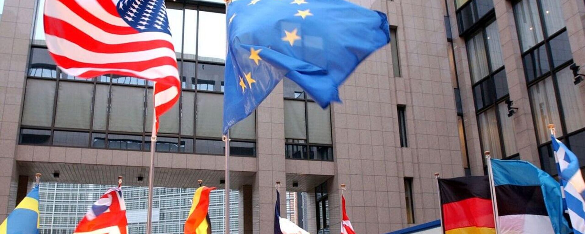 Europa não está em posição de ditar os termos de possível acordo sobre o conflito ucraniano, diz Vance - Sputnik Brasil, 1920, 12.12.2025