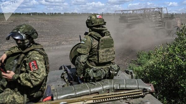 Objetivo da operação militar da Rússia na Ucrânia não mudará, não importa o que EUA ofereçam em troca, diz analista - Sputnik Brasil