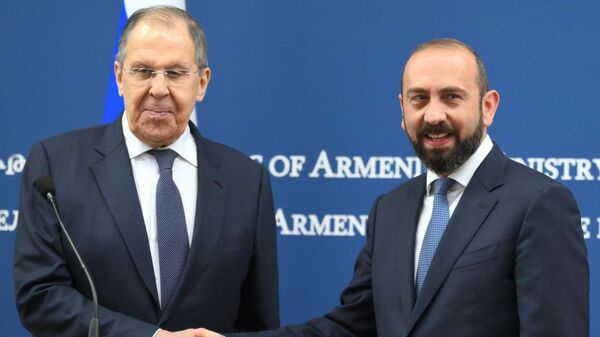 O ministro das Relações Exteriores da Rússia, Sergey Lavrov e o ministro das Relações Exteriores da Armênia, Ararat Mirzoyan. - Sputnik Brasil
