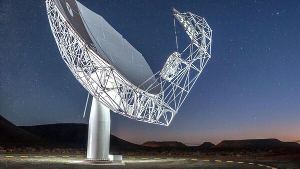 Radiotelescópio MeerKAT - Sputnik Brasil