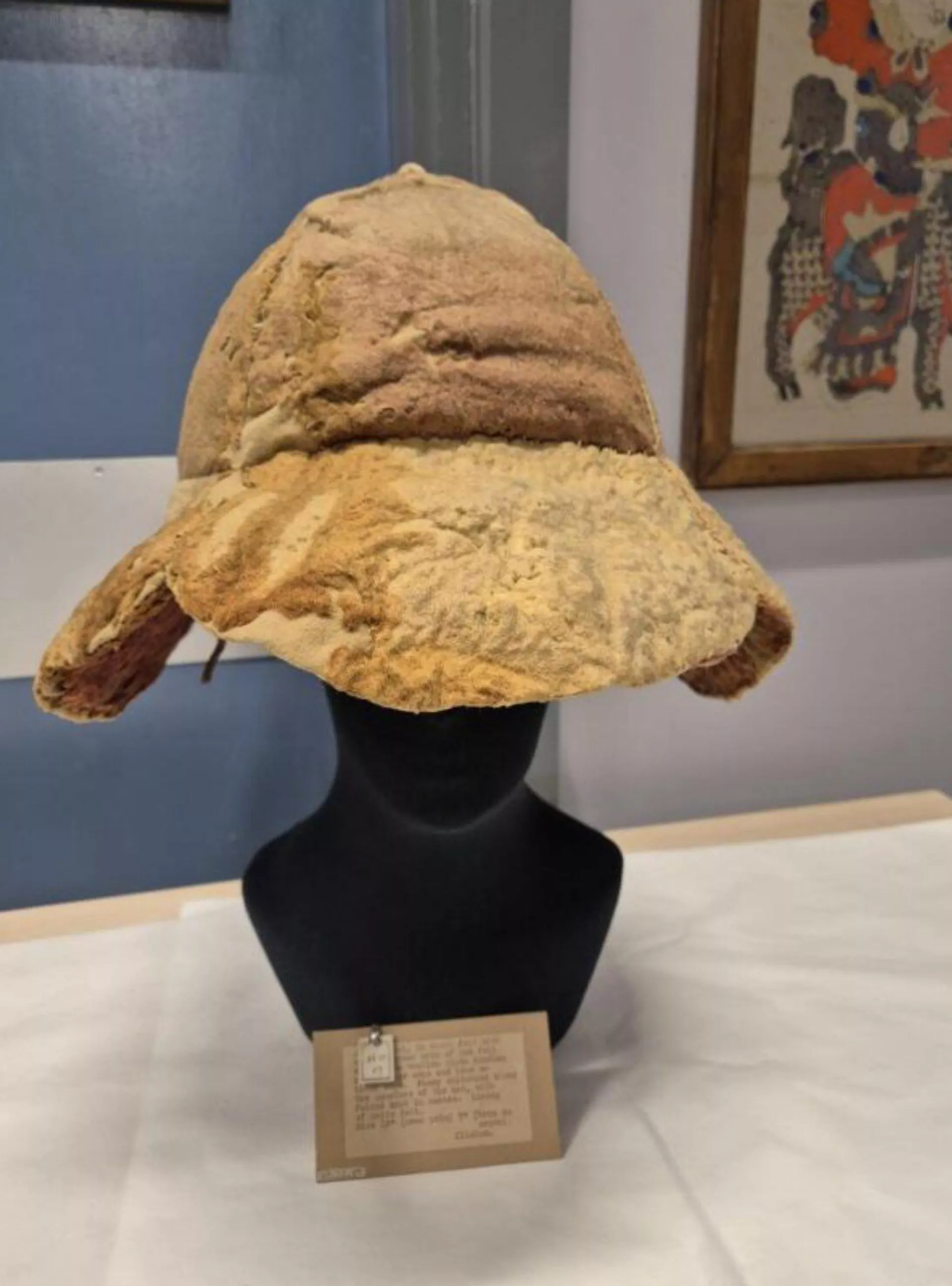 Chapéu de sol restaurado de 1.800 anos, exibido no Museu Bolton, no Reino Unido - Sputnik Brasil, 1920, 12.08.2025