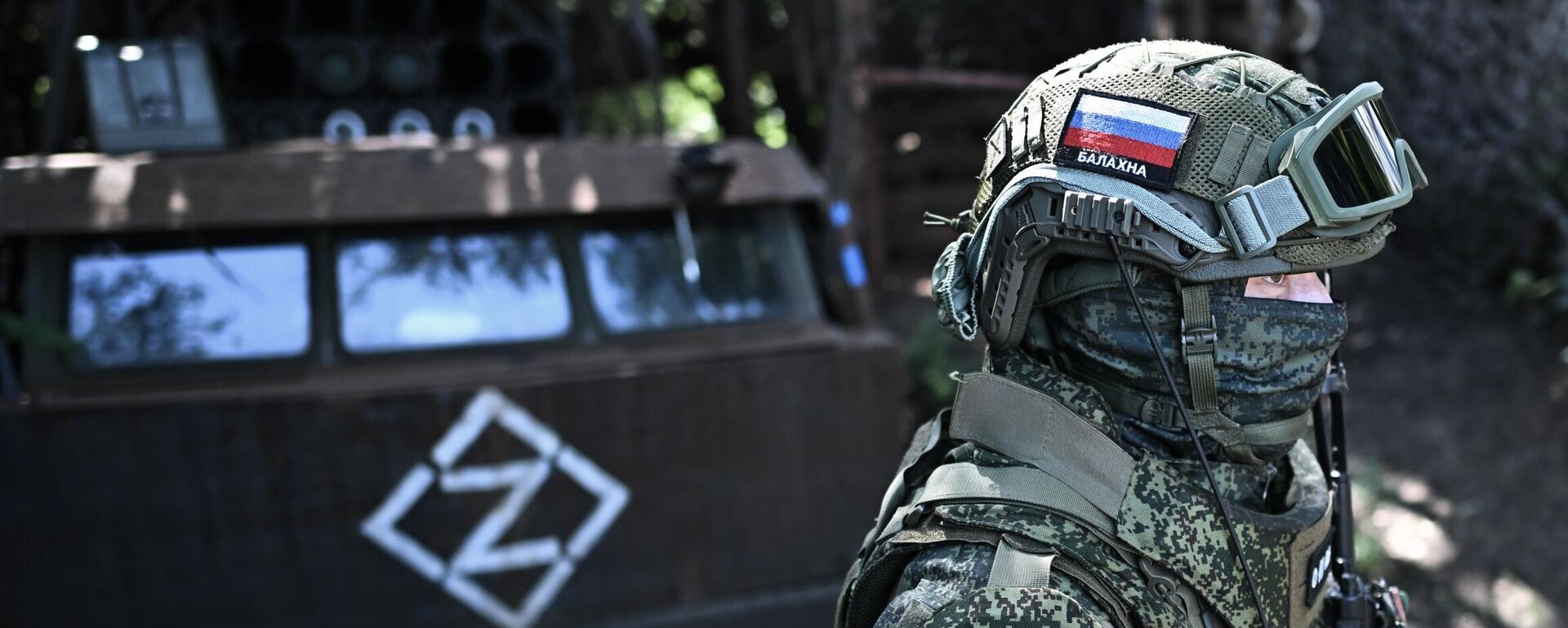 Militar da 288ª Brigada de Artilharia da Guarda das Forças Armadas da Rússia em Lugansk, em 10 de agosto de 2025 - Sputnik Brasil, 1920, 12.08.2025