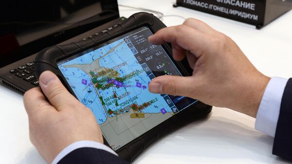 Navegador portátil baseado no sistema Glonass, de propriedade da Rússia, na IX Exposição Internacional Transporte da Rússia, em Moscou - Sputnik Brasil