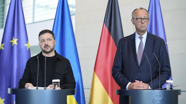 Chanceler alemão, Friedrich Merz, e o líder atual ucraniano, Vladimir Zelensky. - Sputnik Brasil