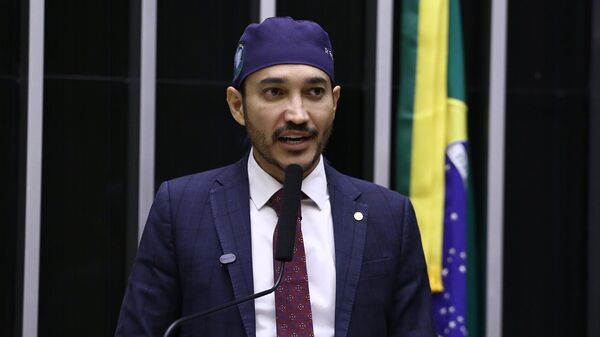 Deputado federal Fernando Máximo (União Brasil-RO) durante sessão na Câmara, em 9 de julho de 2025 - Sputnik Brasil