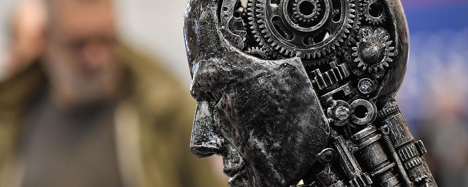 Cabeça de metal simboliza a Inteligência Artificial em exposição em Essen, na Alemanha (foto de arquivo) - Sputnik Brasil, 1920, 03.11.2025
