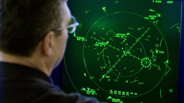 Controlador de voo monitora tráfico aéreo em aeroporto de Newark, EUA (foto de arquivo) - Sputnik Brasil