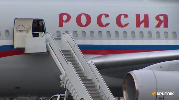 Presidente da Rússia, Vladimir Putin, chega a Anchorage, no Alasca, para encontro com seu homólogo estadunidense, Donald Trump, em 15 de agosto de 2025 - Sputnik Brasil