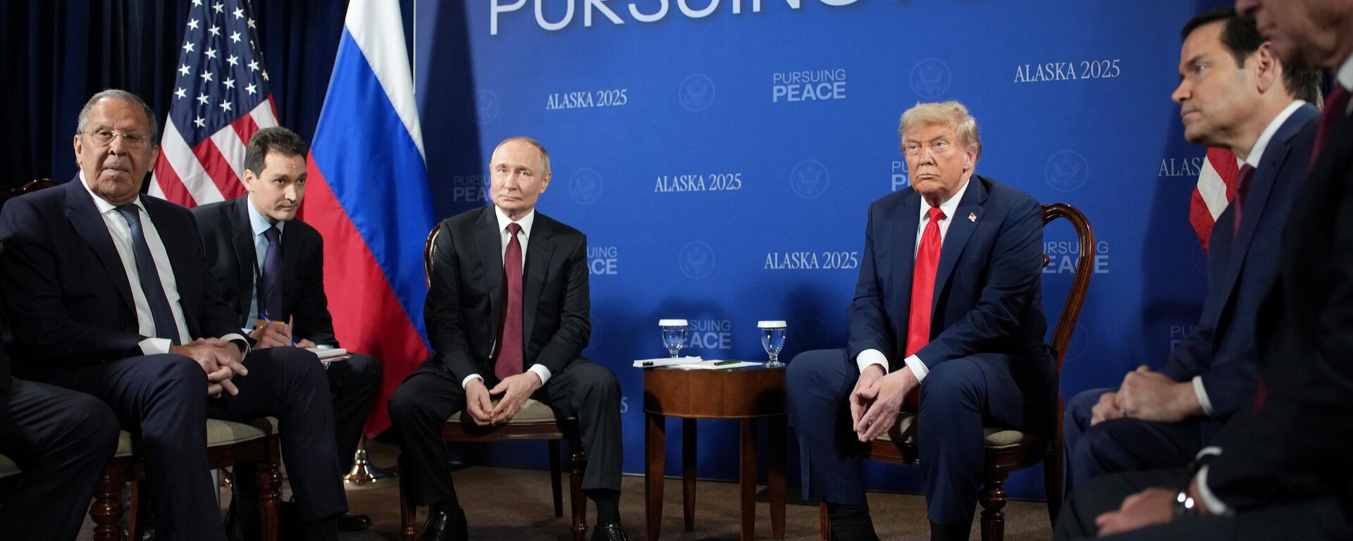 Саммит президентов США и России Дональда Трампа и Владимира Путина - Sputnik Brasil, 1920, 18.08.2025