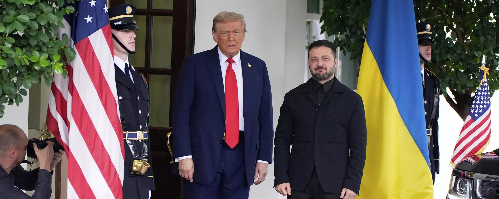 O presidente dos Estados Unidos, Donald Trump, durante encontro com o líder ucraniano Vladimir Zelensky, em Washington, nos Estados Unidos. 18 de agosto de 2025. - Sputnik Brasil, 1920, 05.12.2025