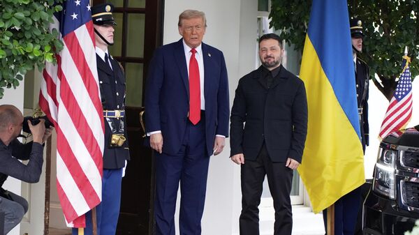 O presidente dos Estados Unidos, Donald Trump, durante encontro com Vladimir Zelensky, em Washington, D.C. Estados Unidos, 18 de agosto de 2025 - Sputnik Brasil