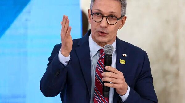 Zema evita embate com filhos de Bolsonaro após críticas - Sputnik Brasil