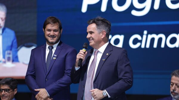 Presidentes do PP, senador Ciro Nogueira (PI), e do União Brasil, Antonio Rueda, discursam durante oficialização da federação dos partidos na União Progressista. Brasília (DF), 19 de agosto de 2025 - Sputnik Brasil