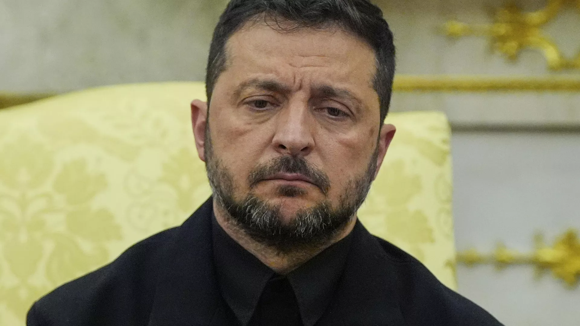 Vladimir Zelensky se reúne com o presidente dos EUA, Donald Trump, no Salão Oval da Casa Branca, 18 de agosto de 2025, em Washington Vladimir Zelensky se reúne com o presidente dos EUA, Donald Trump, no Salão Oval da Casa Branca, 18 de agosto de 2025, em Washington - Sputnik Brasil, 1920, 10.12.2025