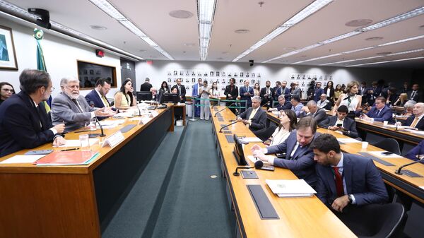 Assessor-chefe de Assuntos Especiais da Presidência da República, Celso Amorim (segundo à esquerda) durante audiência da Comissão de Relações Exteriores e de Defesa Nacional da Câmara dos Deputados, em Brasília (DF), em 20 de agosto de 2025 Assessor-chefe de Assuntos Especiais da Presidência da República, Celso Amorim (segundo à esquerda) durante audiência da Comissão de Relações Exteriores e de Defesa Nacional da Câmara dos Deputados, em Brasília (DF), em 20 de agosto de 2025 - Sputnik Brasil