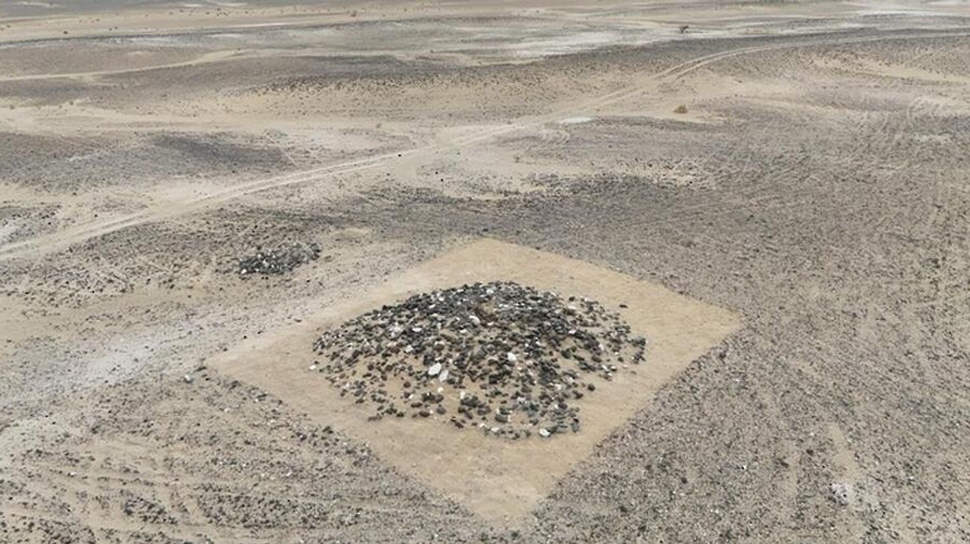 Túmulos de 5.000 anos encontrados em Ibri, Omã Túmulos de 5.000 anos encontrados em Ibri, Omã - Sputnik Brasil, 1920, 21.08.2025