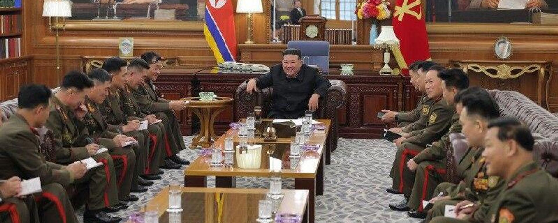 🪖 Kim Jong-un se reúne com altos comandantes que participaram da libertação de Kursk, na Rússia - Sputnik Brasil, 1920, 21.08.2025