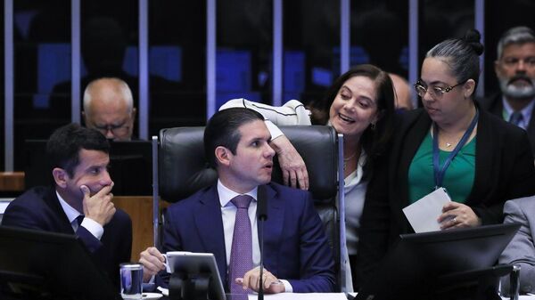 O presidente da Câmara dos Deputados, Hugo Motta (Republicanos-PB), durante sessão plenária em Brasília (DF), em 21 de agosto de 2025 - Sputnik Brasil