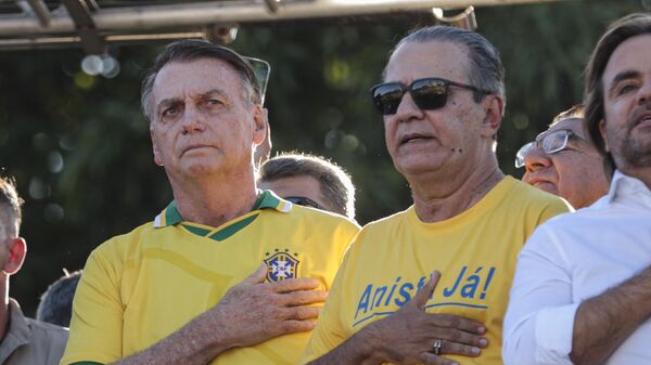 O ex-presidente Jair Bolsonaro e o pastor Silas Malafaia participam de manifestação em defesa da anistia aos condenados pelos atos golpistas de 8 de Janeiro, em 7 de maio de 2025 - Sputnik Brasil