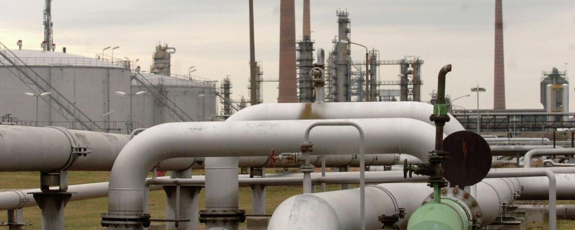 Hungria conta com reservas, mas paralisações do oleoduto Druzhba podem ser fatais - Sputnik Brasil, 1920, 28.08.2025