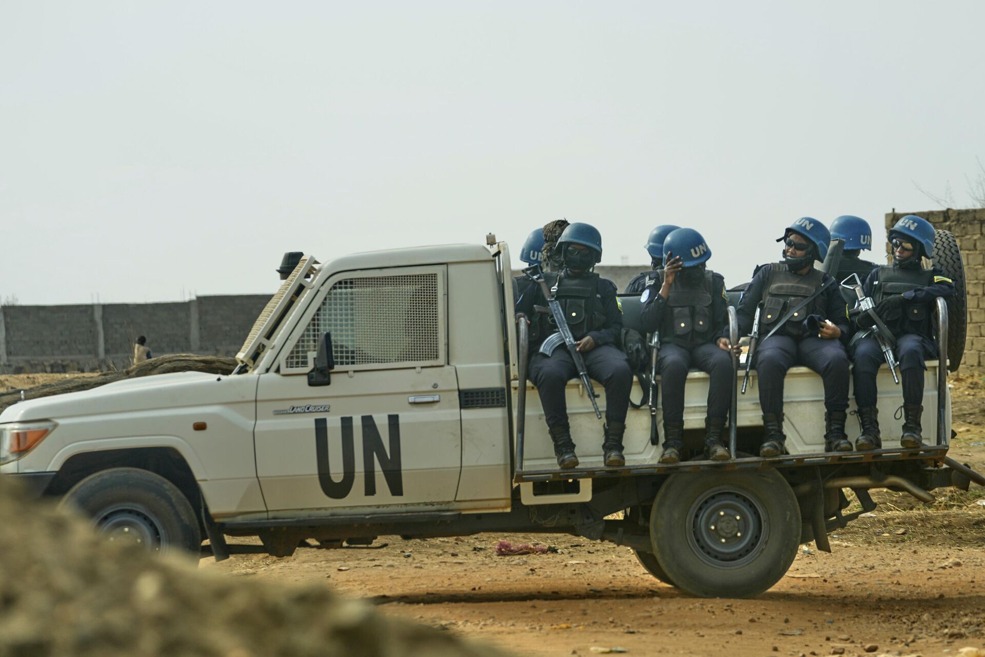 Soldados de paz da ONU patrulham uma rua na capital do Sudão do Sul, Juba, em 12 de fevereiro de 2025 Soldados de paz da ONU patrulham uma rua na capital do Sudão do Sul, Juba, em 12 de fevereiro de 2025