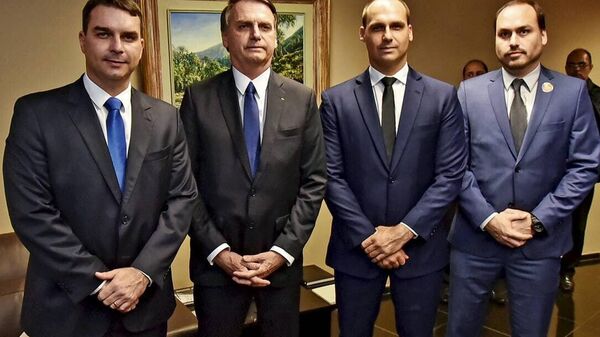 PF expõe fortuna suspeita dos filhos de Bolsonaro - Sputnik Brasil