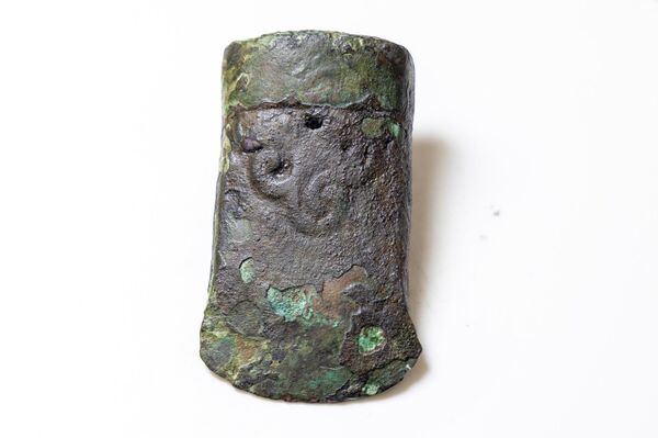 Um machado de bronze (celte) com ornamento vegetal - Sputnik Brasil