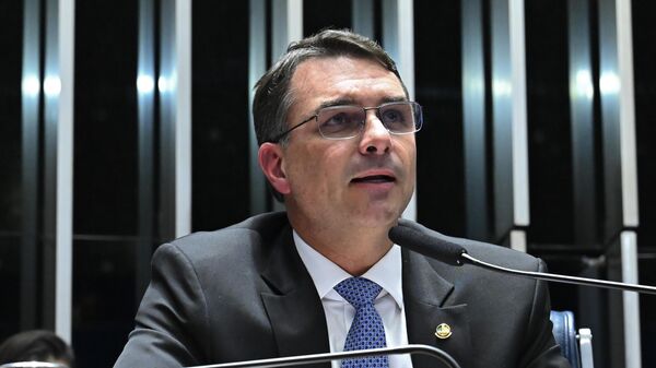 Senador Flávio Bolsonaro (PL-RJ) em pronunciamento à mesa, em 13 de agosto de 2025 - Sputnik Brasil