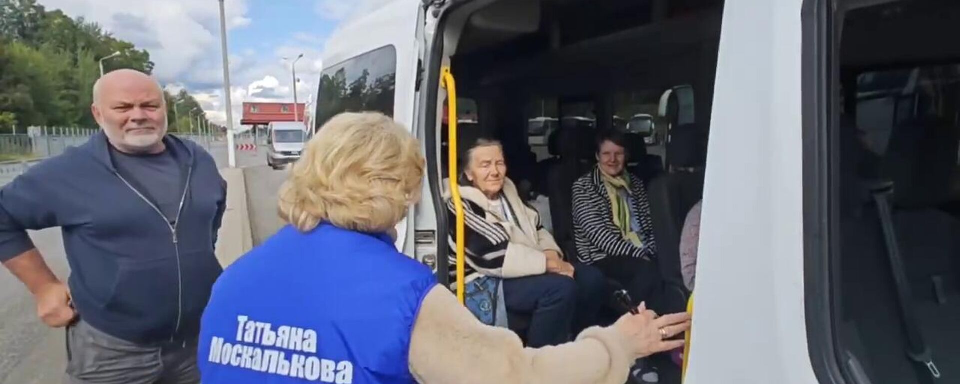 A Comissária de Direitos Humanos da Federação Russa, Tatyana Moskalkova, encontra-se com oito moradores da região de Kursk que retornaram do cárcere em 24 de agosto de 2025 - Sputnik Brasil, 1920, 24.08.2025